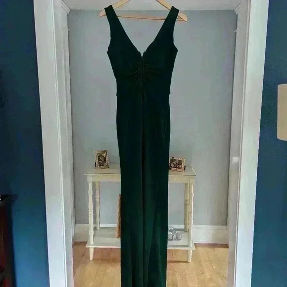Emerald Green Windsor Sundae Sweetheart Side-Slit Gown - Picture 4 of 9